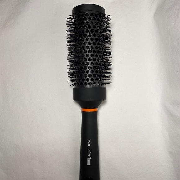 NuMe Round Brush 43MM/Thermo Ceramic Ionic Barrel - Picture 2 of 4